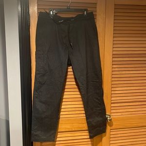 NWOT Levi’s charcoal gray cargo joggers